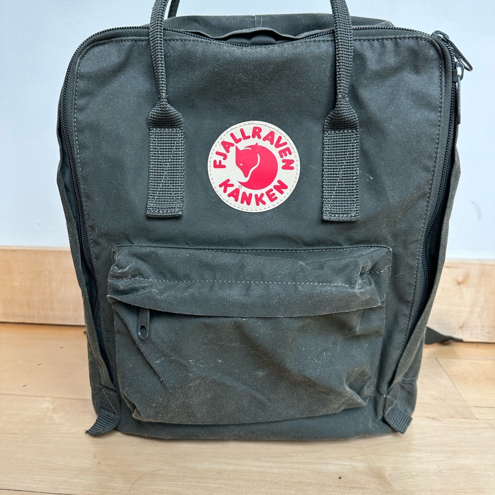 Fjallraven Kanken Backpack 13in. Military Green sturdy Fallraven material.
